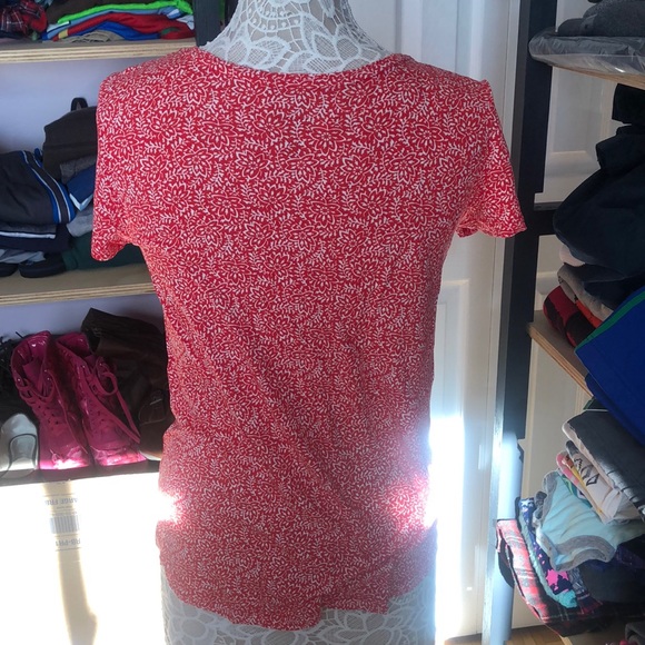 Red flowered shirt - Picture 4 of 7